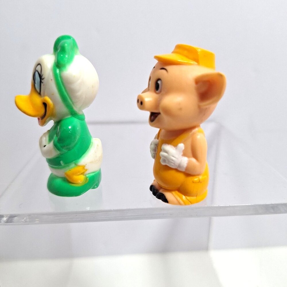 1986 Disney Playmates Train Daisy Duck & 1 of the 3 Little Pigs 2" Figures - Picture 2 of 9